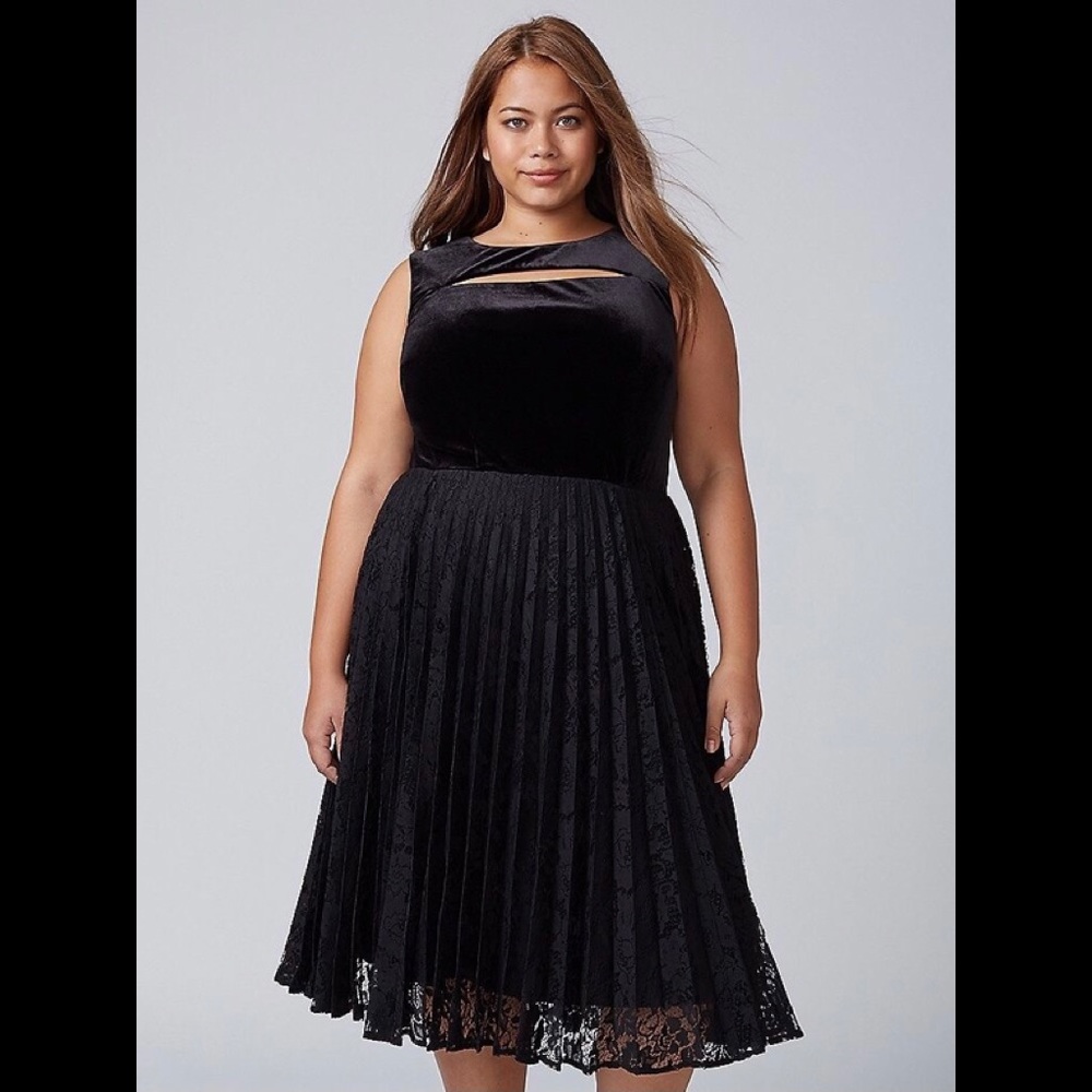 🆕NEW! Velvet Top Pleated Lace Midi Dress LBD